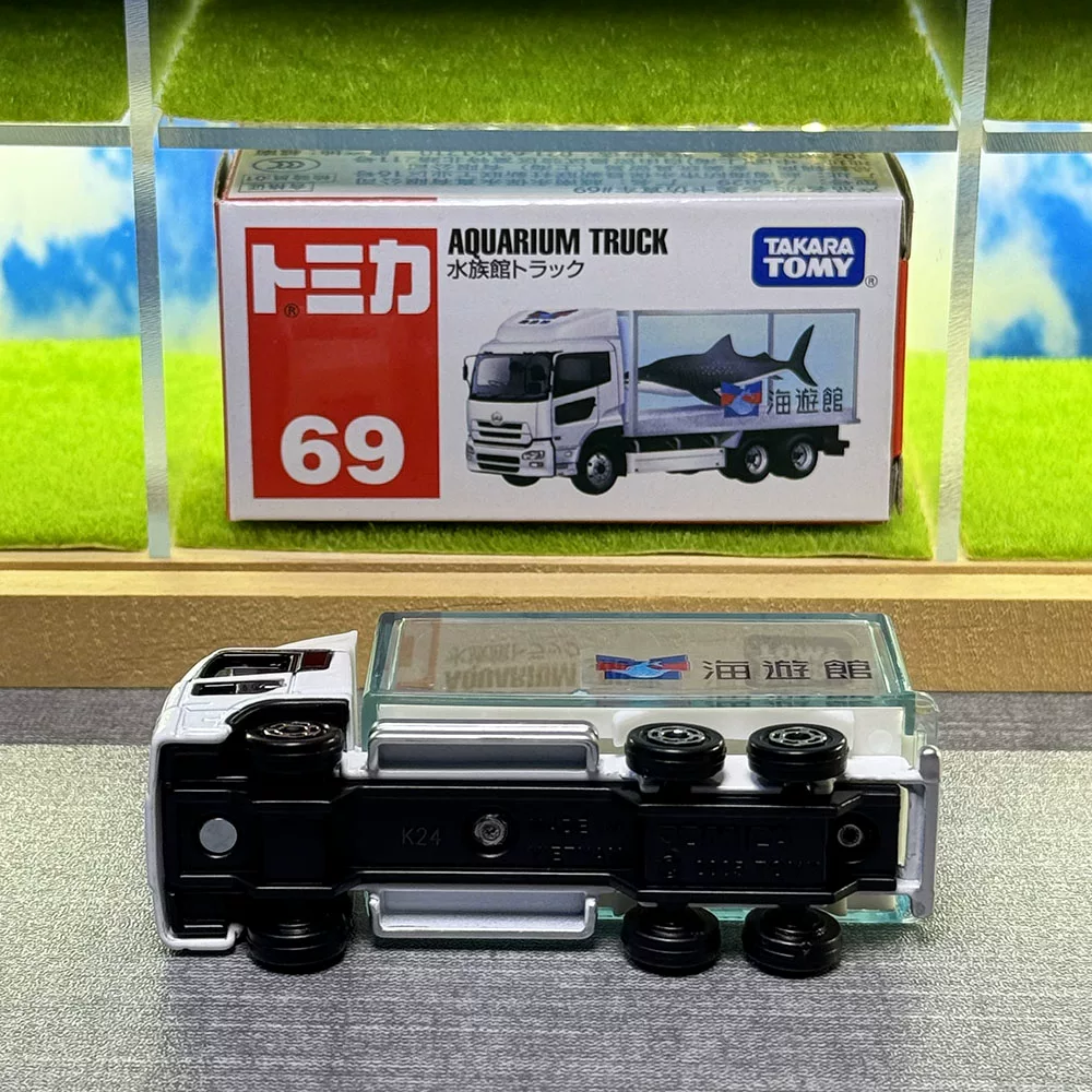 Aquarium - Takara Tomy Tomica No.69 Nissan Diesel